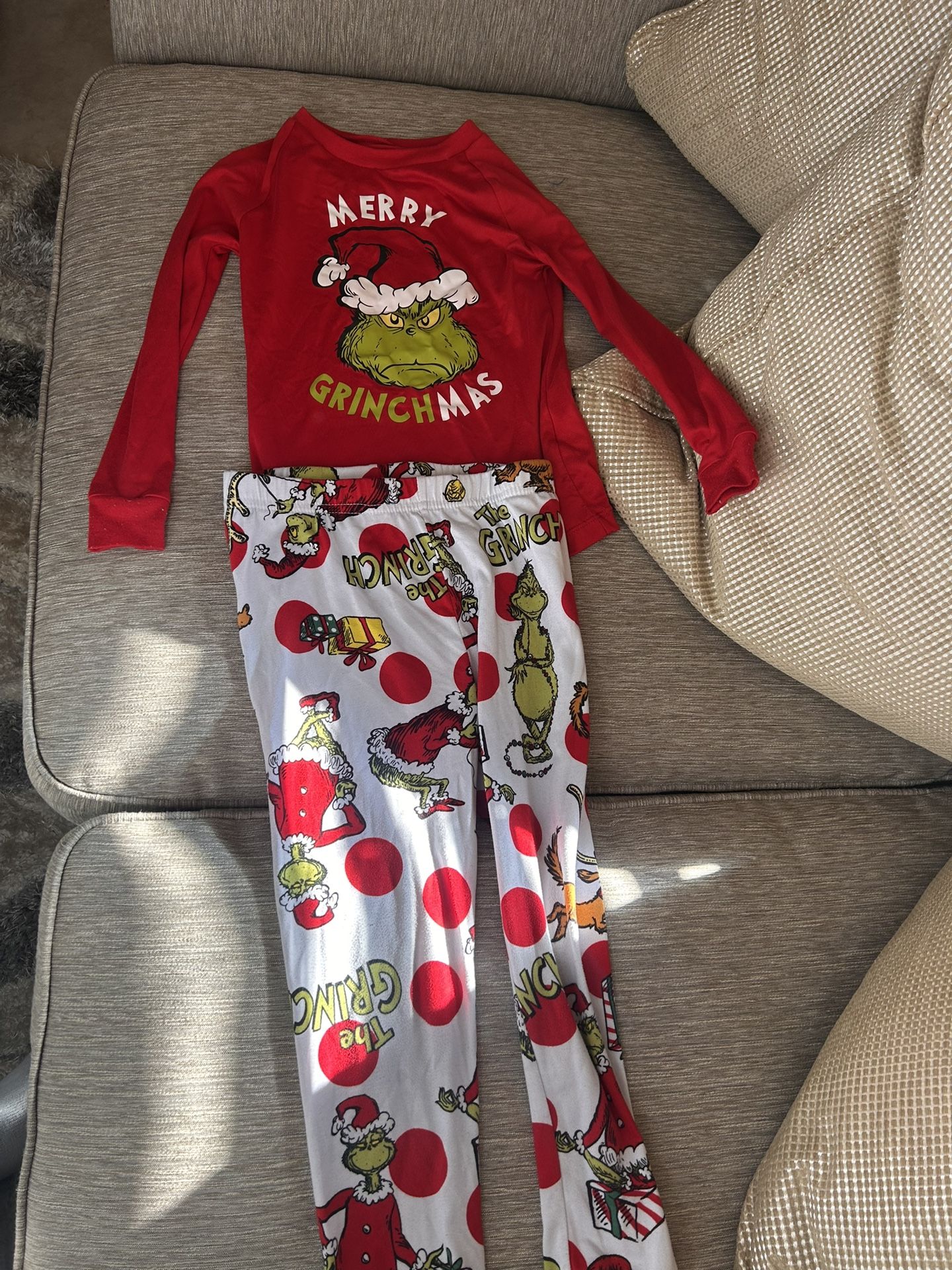 Kids Pajamas set size 5T 