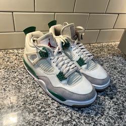 Jordan 4 SB pine Green Size 8.5