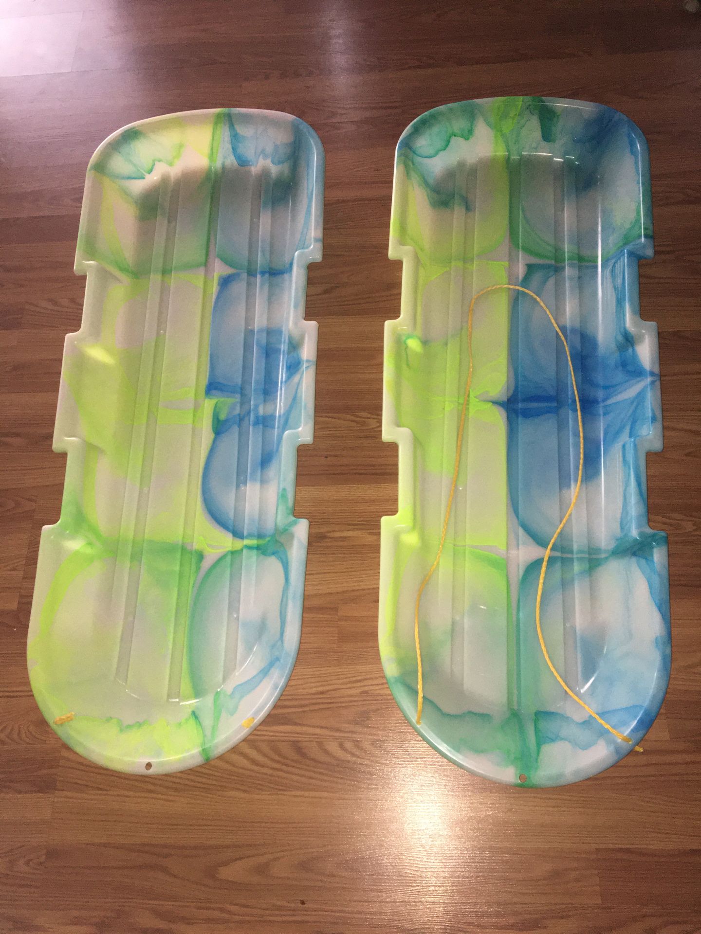 2 Snow Sleds