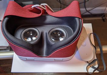 Google daydream View VR Headset - Crimson