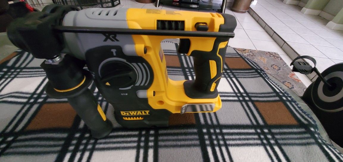 DEWALT BRUSHLESS XR 20V MAX SDS PLUS ROTARY HAMMER TOOL ONLY NEW