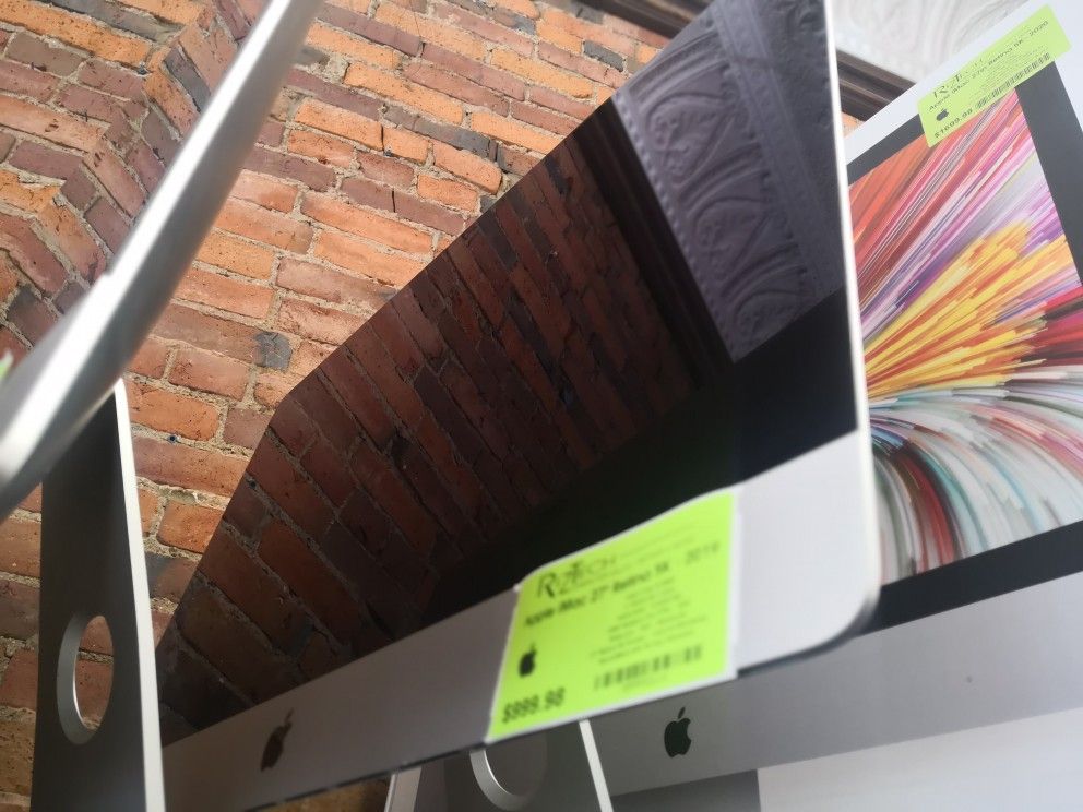 Apple iMac 27" Retina 5K 2019
Intel Core i5-8600
3.10GHz Six-Cores
16GB RAM 512GB SSD
AMD Radeon Pro 575X-4GB
Webcam WiFi Bluetooth
27" Retina
