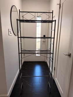 Bathroom shelf