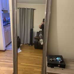 Standing mirror