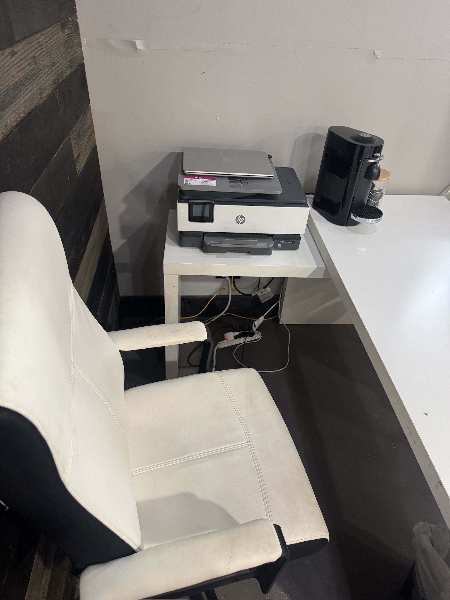 Office Desk And Chair 