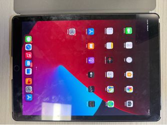 12.9” Apple iPad Pro 2nd generation  64GB no crack with case with cellular SIM card slot