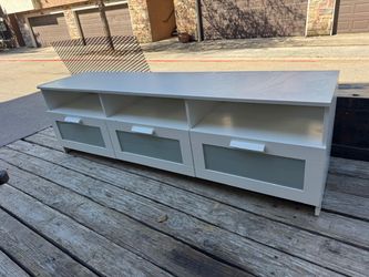 Entertainment center