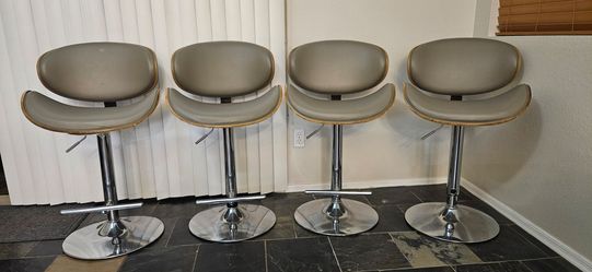 Barstool set 4 for sale