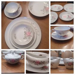 Vintage Castlecourt “Rose Bouquet” Fine China – 105-Piece Set – Made in Japan 🌸