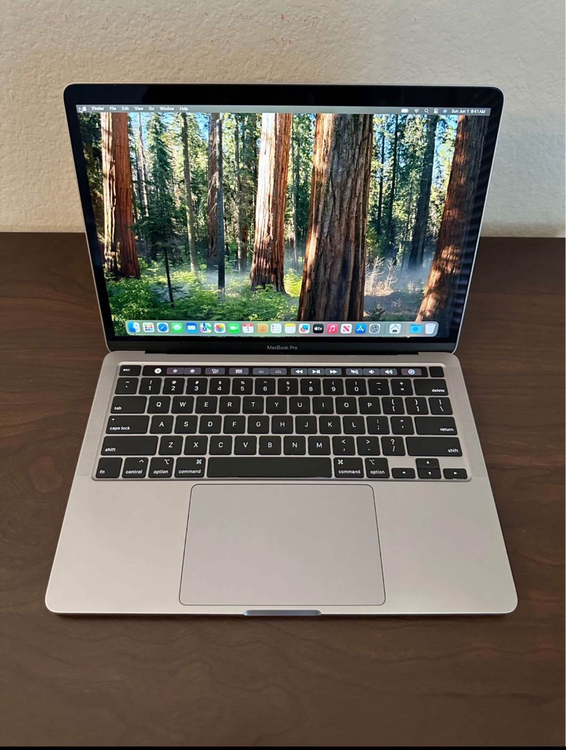 MacBook Pro 13” 2.3GHz i7 16gb 512gb SSD Sequoia OS