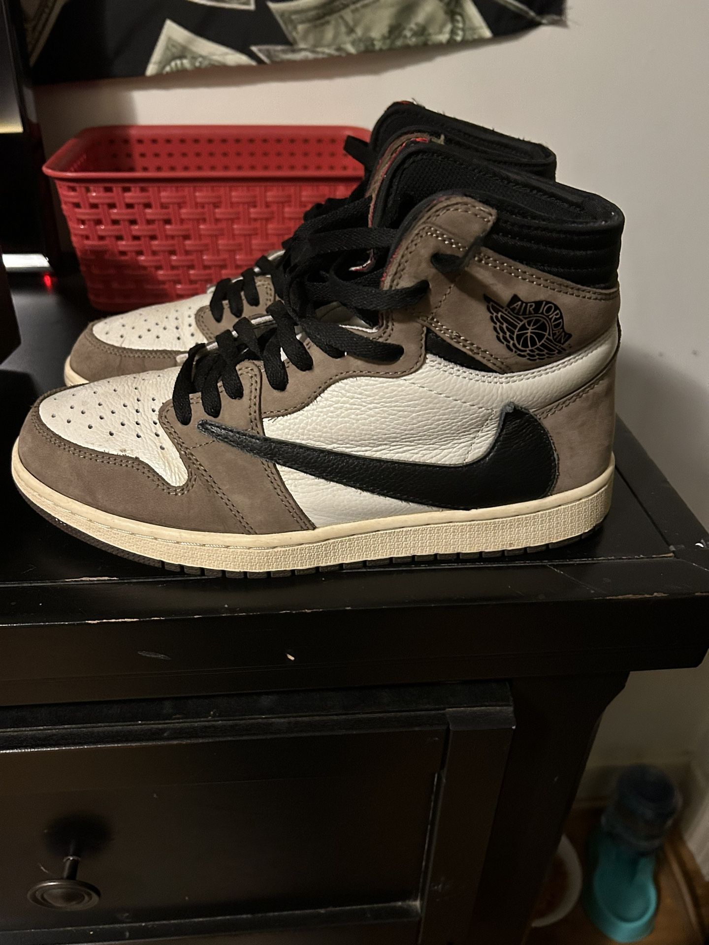 Travis Scott Jordan 1 Mocha 