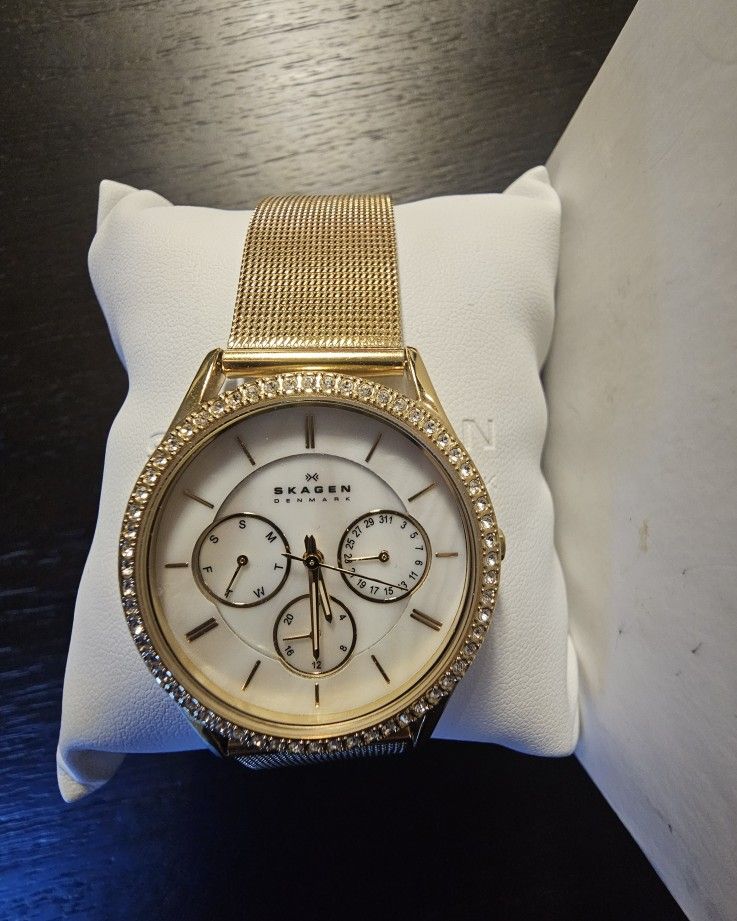 SKAGEN Women´s Gold Crystal Bezel With Mesh Strap