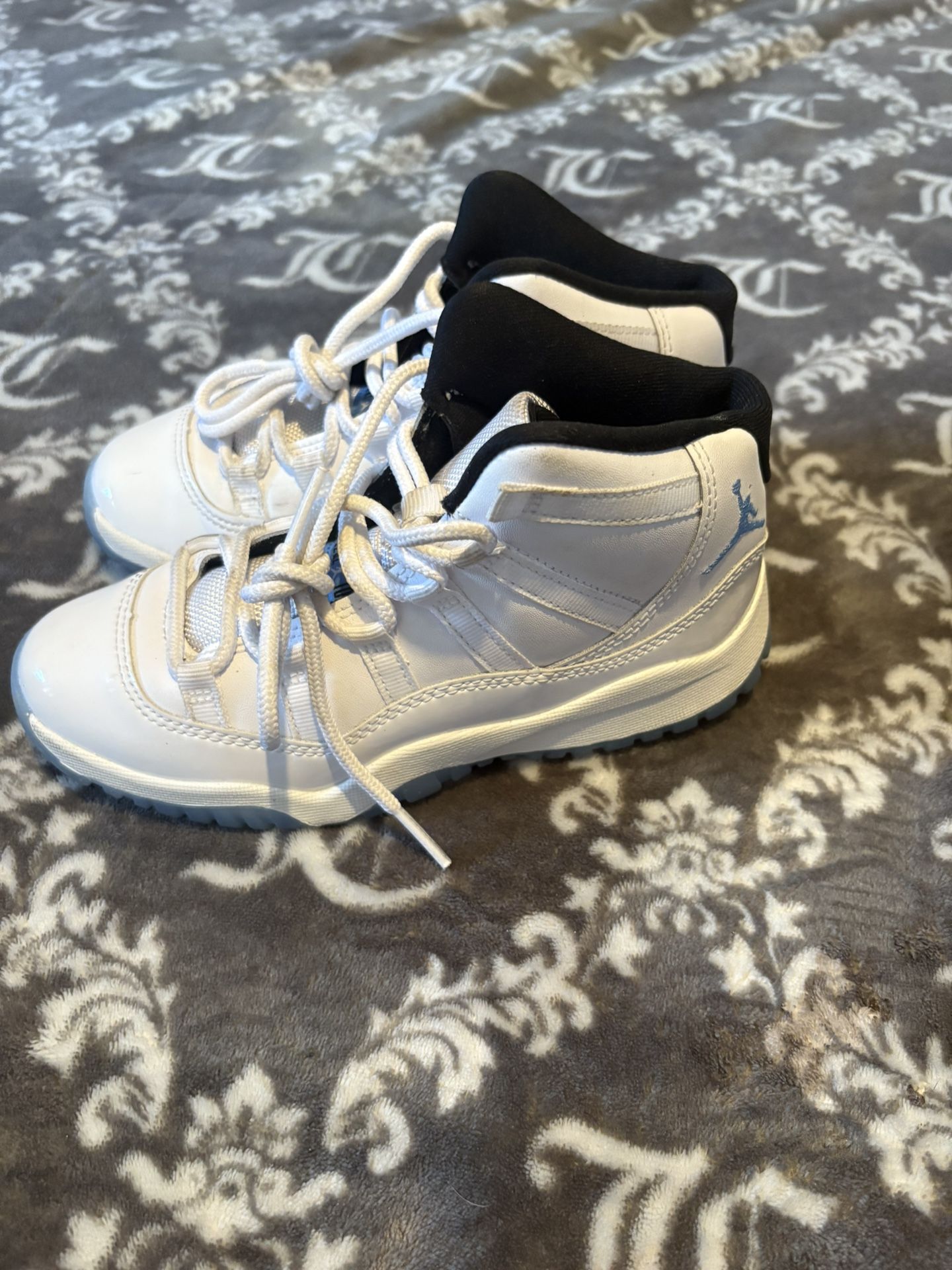 Used Jordan Retro 11’s Size 1y