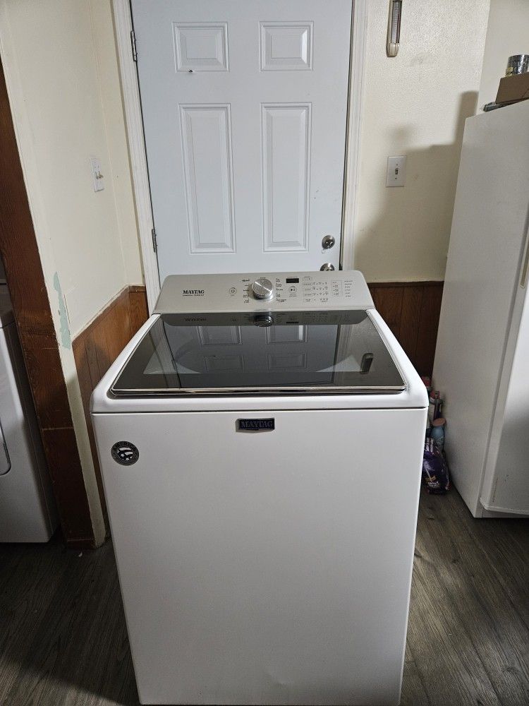 MAYTAG WASHER XL CAPACITY 5.3 CU GOOD WORKING CONDITION DELIVERY AVAILABLE FOR EXTRA FEE WE DO REPAIRS