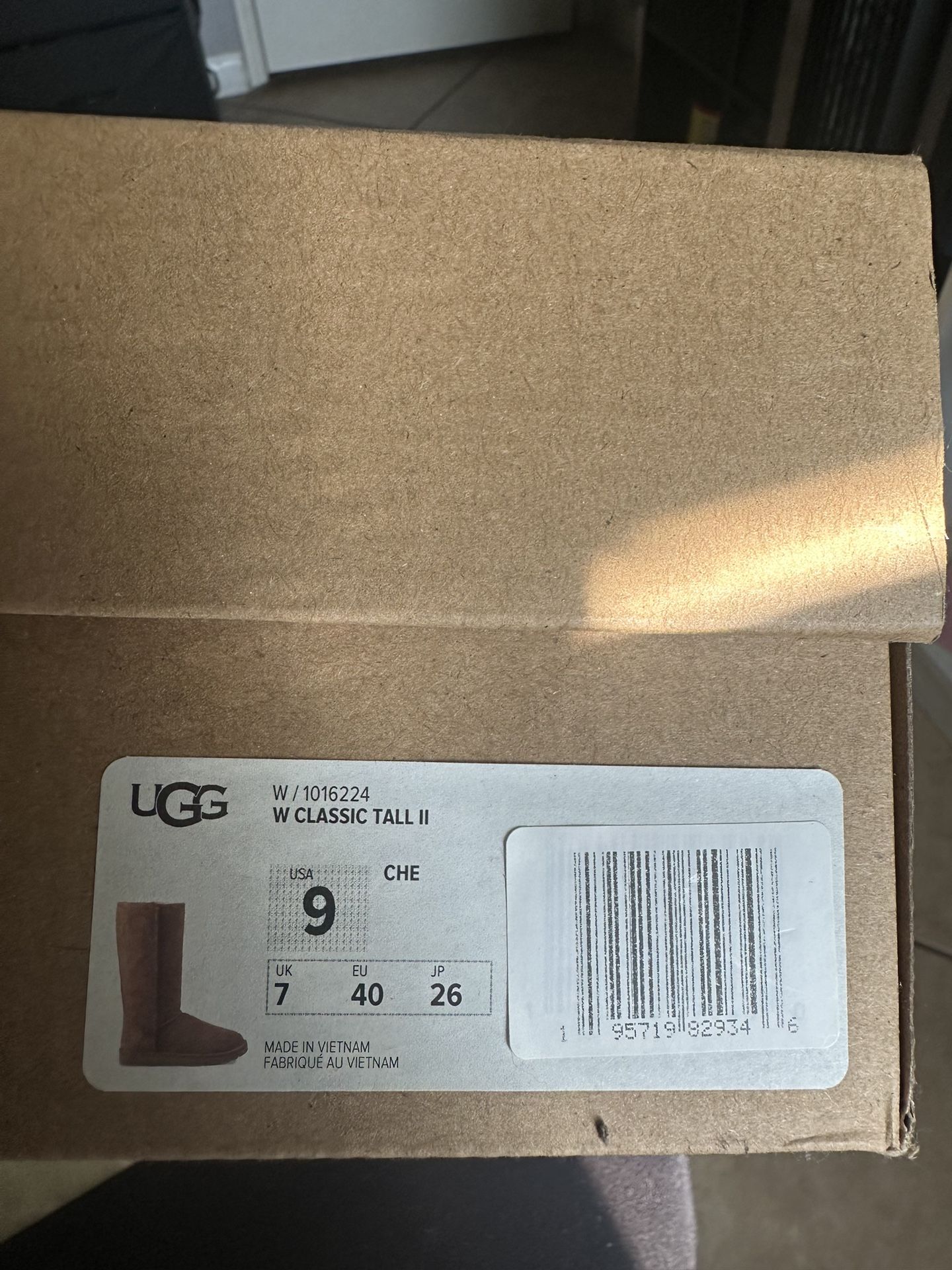 Women’s Classic Tall Uggs Size 9