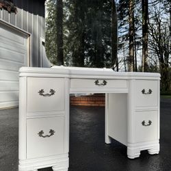 Vintage Solid Wood 5 Drawer Vanity With Mirror
