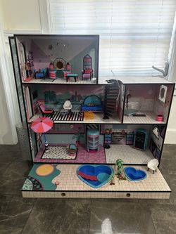 LOL SURPRISE DOLL HOUSE.
