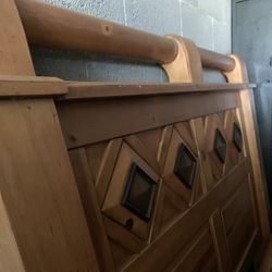 🎄BEAUTIFUL RUSTIC QUEEN SIZE BED-SOLID WOOD-EXCELLENT CONDITION🎄
