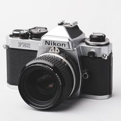 (Mint!) Nikon 35mm Film Camera. CULT CLASSIC! Tested!