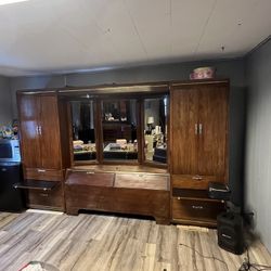 Thomasville King Size Bedroom Set 