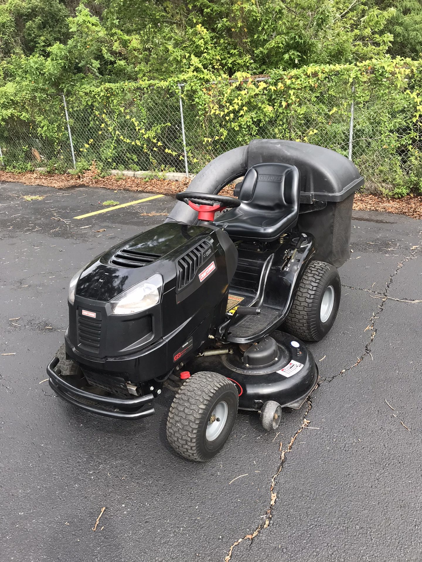 CRAFTSMAN LT2500 TRACTOR 46 INCH RIDING LAWN MOWER WITH BAGGER for Sale