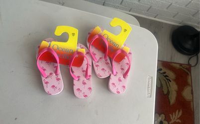 Op Beach and pool sandals for girls