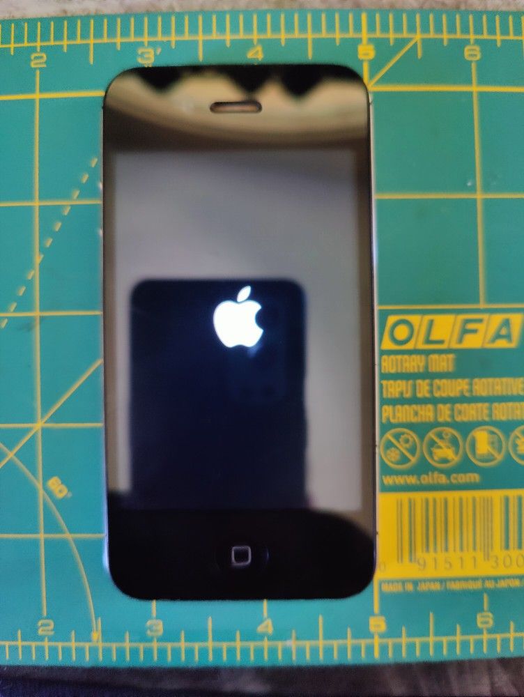 Apple iPhone 4 / 4s Parts or Old Tech Art