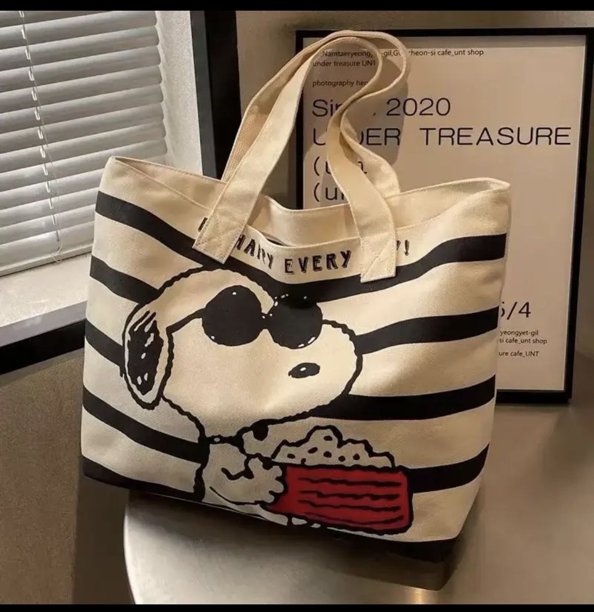 Snoopy Large Tote Bag With Zipper