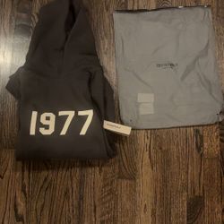 1977 Essentials Hoode