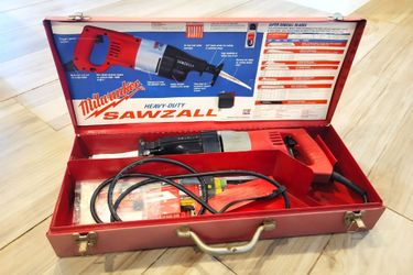 Milwaukee 6509 Heavy-Duty Sawzall Corded Reciprocating Saw + Case + Blade Lot