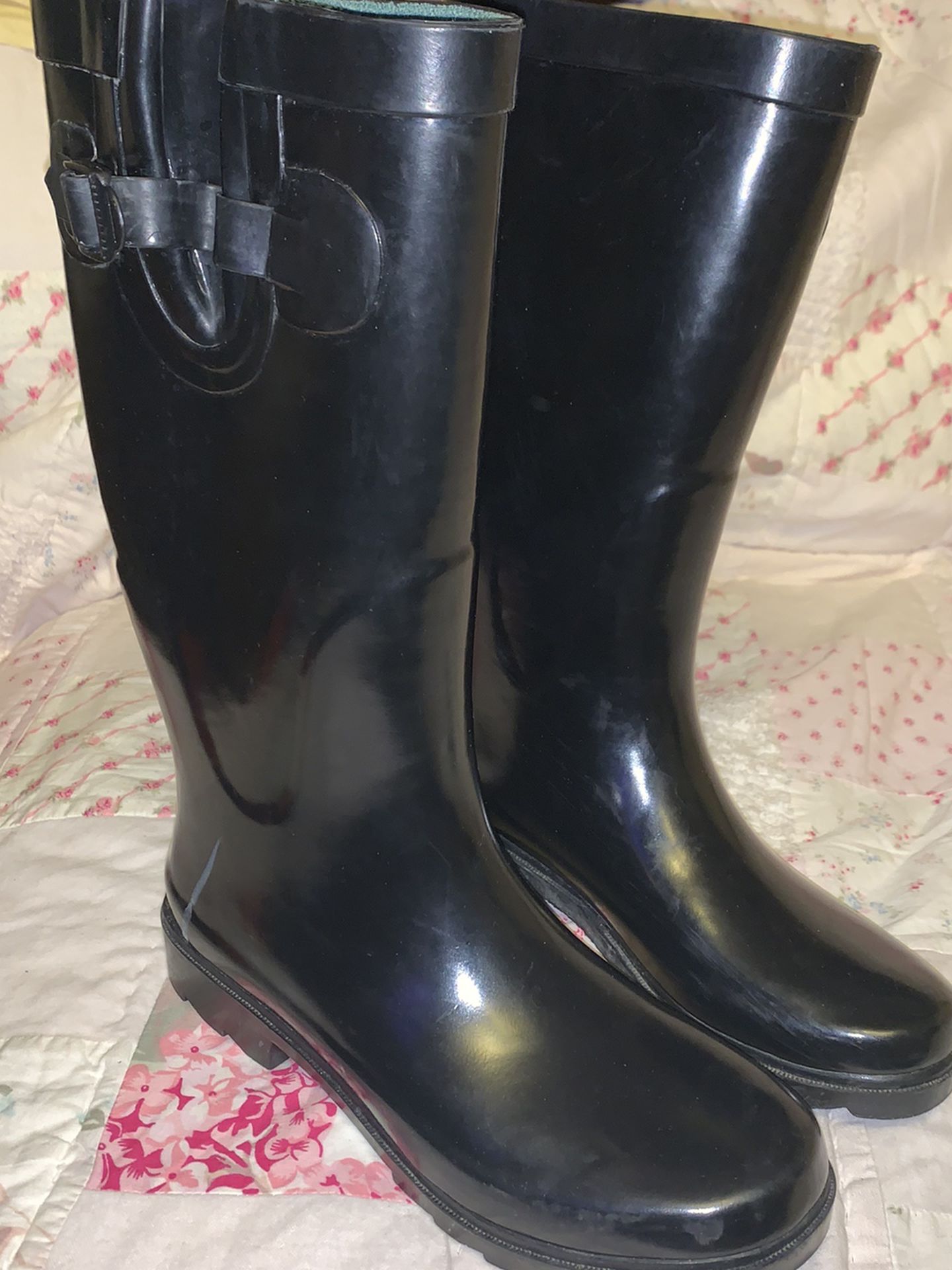 WOMAN’S CLARK RAIN BOOTS, SIZE 8, PRE-OWNED, IN EXCELLENT CONDITION
