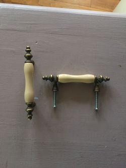 Cabinet door handles