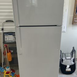 GE white Fridge