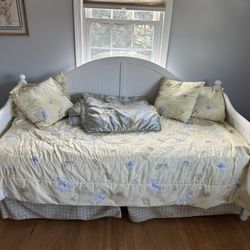 Twin Size Daybed