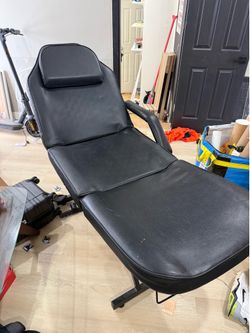 Tattoo chair