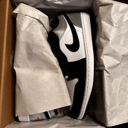 Men's AIR JORDAN 1 LOW SE WHITE/ FIRE RED-BLACK Size 11.5, 12 