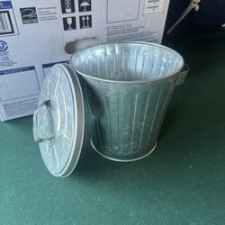 Cute Mini Trash Can Table Storage Jar Flower Pot Pen Holder