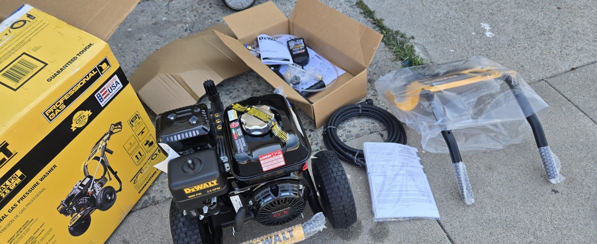 3600 Dewalt Power Washer. Gas Motor Honda