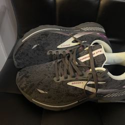 Brooks Adrenaline GTS Size 9.5 Men’s/ 11 Women’s $65