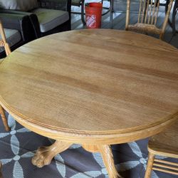 Solid Oak Dinning Table - Expandable
