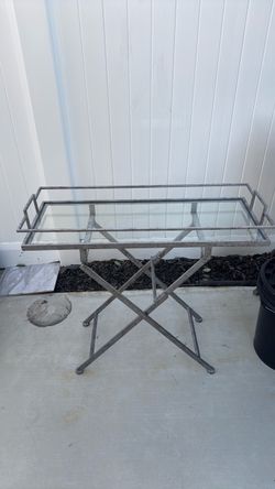 Folding tray table