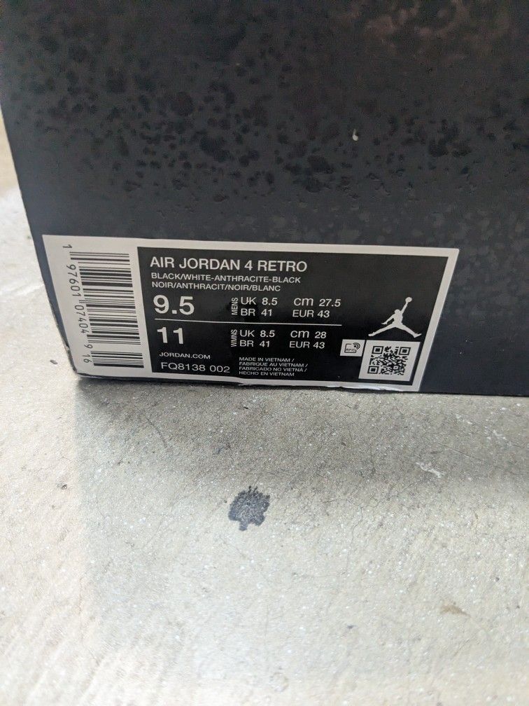 Jordan 4 Fear Size 9/5.