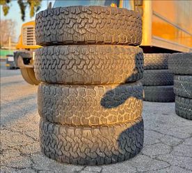 275/70/18 Bfgoodrich 📍📍 Vendo un set de llantas con 80% de vida las 4 📍🌟