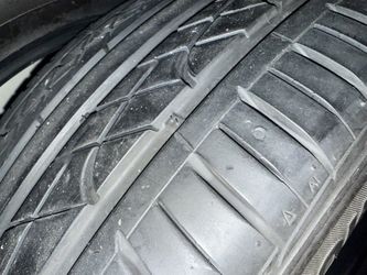 Hankook tire 255/45r20 used like new