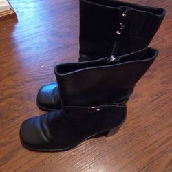 Gently Used Size 9 1/2m Boots