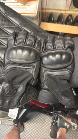 Motorcycle gloves