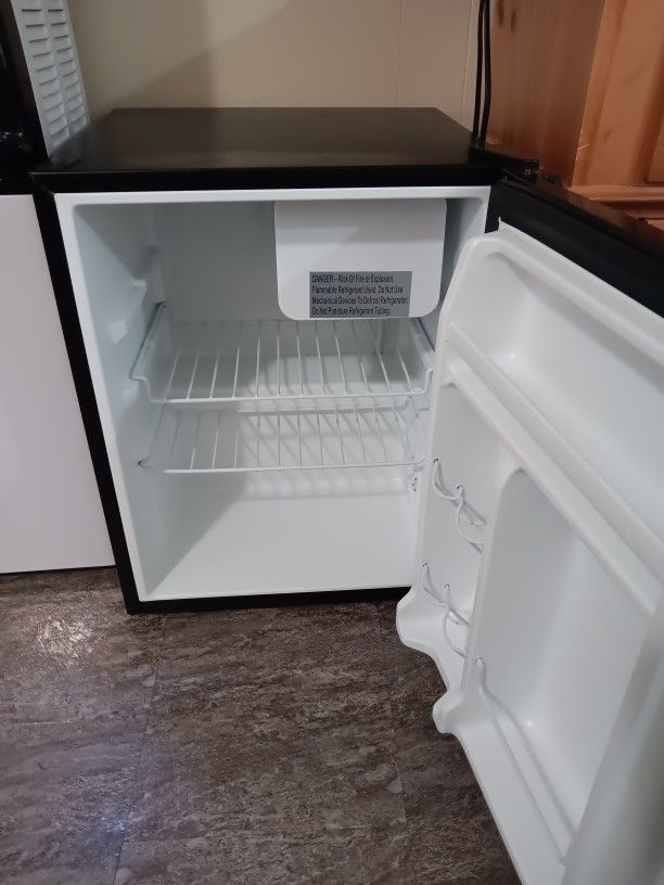 Galanz Mini Fridge Working Good It Is Plugged In To Check It Before