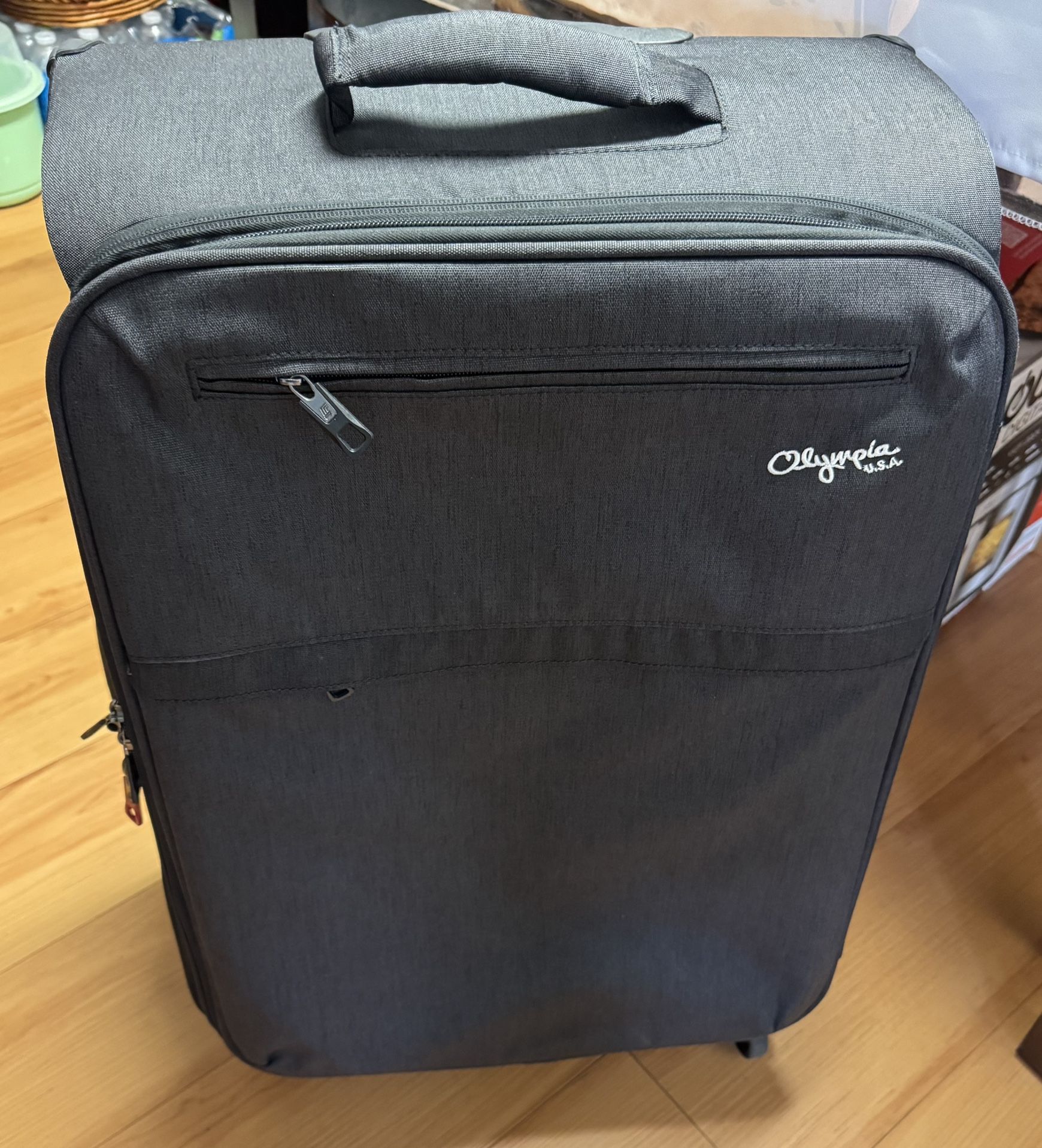 23in Lightweight Olympia Suitcase