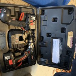 Black And Decker Drill And Flashlight Set