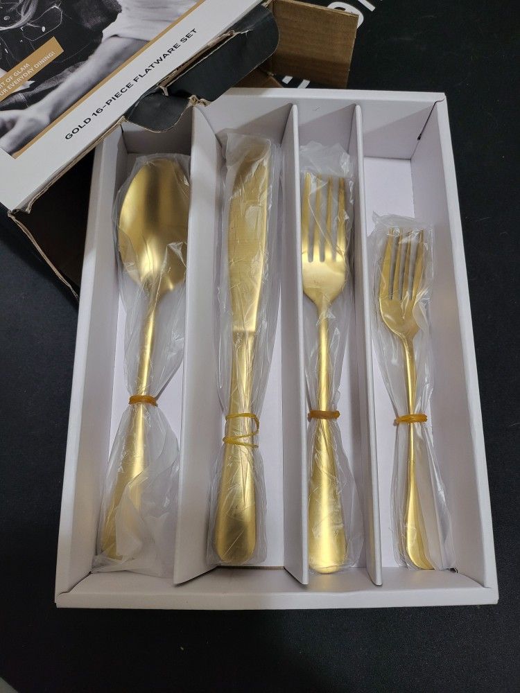 β¨ Jones New York Gold Flatware Set (16pc) β NEW!